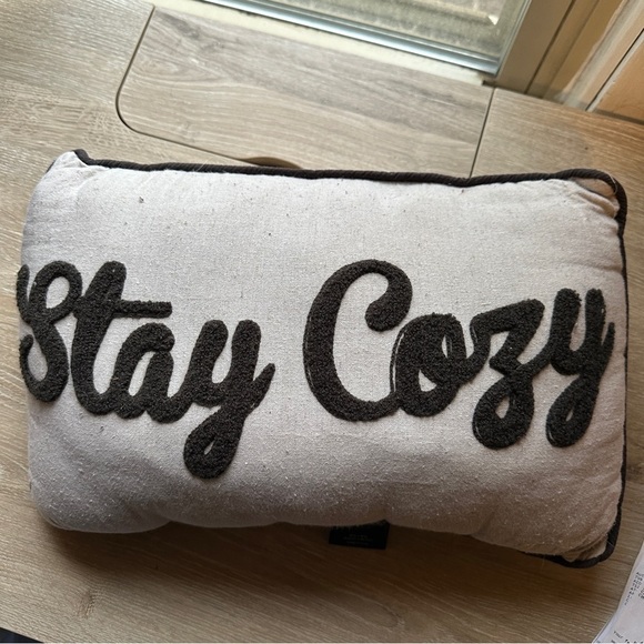 Cuddl Duds “Stay Cozy” lumbar throw pillow - Picture 1 of 6
